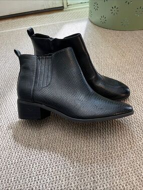New Old Navy Boots